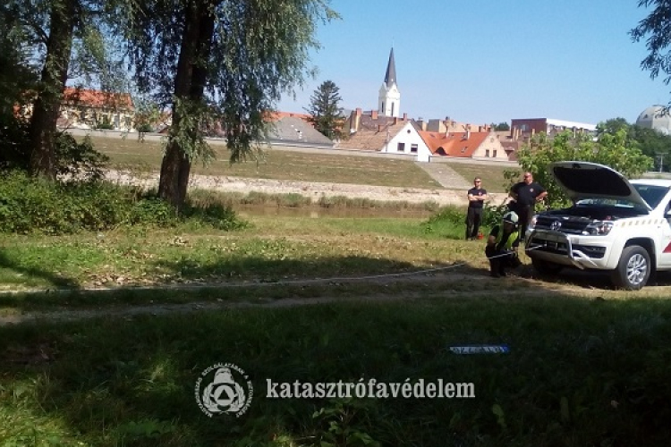 Sikeres csörlővizsgát tettek a Rábaközi Önkéntes Mentőszervezet tagjai is