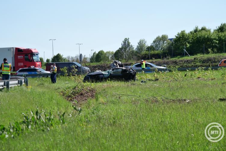 Hárman meghaltak az M1-es autópályán történt balesetben, Herceghalomnál