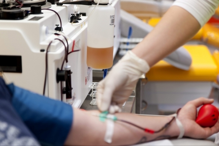 Több mint negyedmillió magyar ad rendszeresen vért