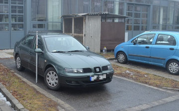 Kárt okozott, de továbbhajtott