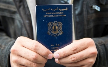 Terrorizmus - Hamis útlevéllel utazó újabb szíriaiakat tartóztattak le Olaszországban 