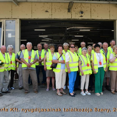A nyugdíjas dolgozók látogatása Szanyban az Interfa Bútoripari Kft-nél. (2025. 05. 28.)