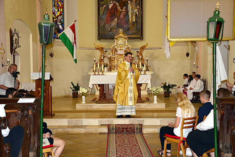 Ballagás a Szanyi Szent Anna Katolkikus Általános Iskolában.