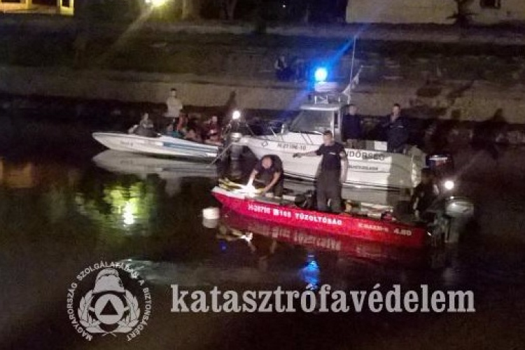 Folyóba esett autót mentettek a győri tűzoltók
