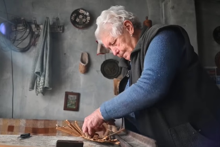 Elvira néni, a gyékény bősárkányi varázslója