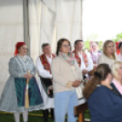 FALUNAPPAL EGYBEKÖTÖTT MAJÁLIS SZANYBAN.
