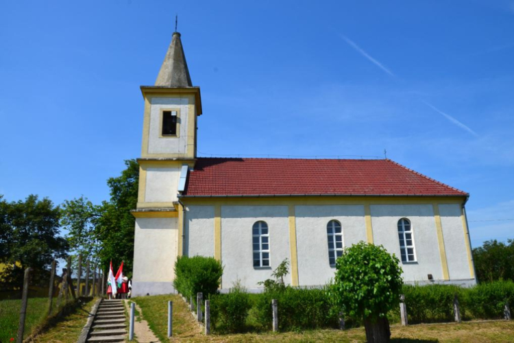 Trianoni emlékmű avatása Mórichidán