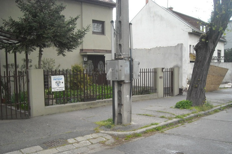 Kárt okozott, de elhajtott, keresik a rendőrök