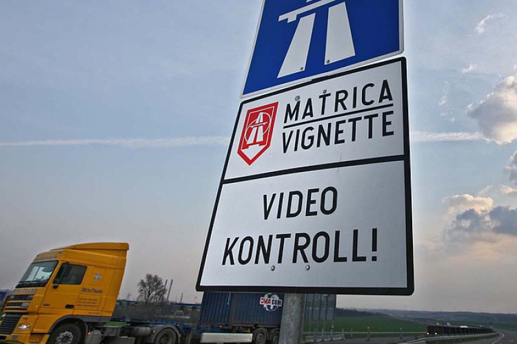 Tíz év alatt 2500 milliárd forint összbevételt termelt a használatarányos útdíjrendszer