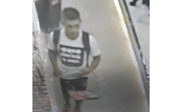 Felismeri? 12 parfümöt lopott el egy illatszerüzletből.