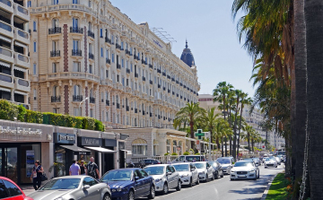 Hajléktalanokat helyeznek el a cannes-i fesztiválpalotában