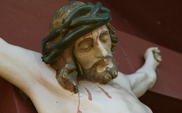 240 éves üzenetet találtak egy Krisztus-szobor belsejében