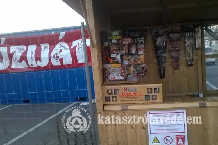 A megmaradt tűzijátékot vissza kell vinni!