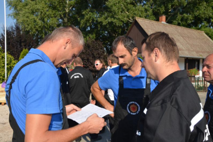 Szituációs begyakorlás volt a tűzoltóknak Szanyban