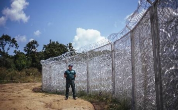 Négyméteres kerítéssel zárják le a magyar-szerb határt