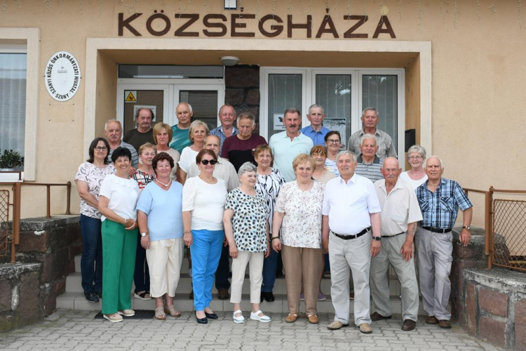 Nyugdíjasok látogatása Szanyban az Interfa Bútoripari Kft-nél. (2026. 05. 27.)