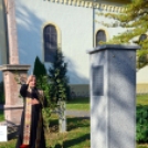 Az elhunyt szanyi cigányzenészek emlékére készült emlékoszlop avatása Szanyban