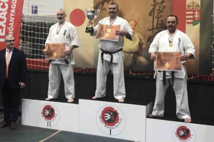  Kapuvári rendőrök előkelő helyezéseket értek el az országos karate bajnokságon