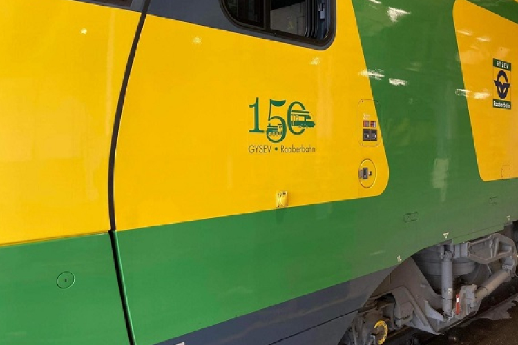 Jubileumi logók díszítik a GYSEV mozdonyait és vasúti kocsijait