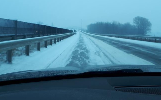 Halálos baleset a 85-ös úton, útzár az M85-ön