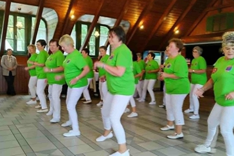 Szenior örömtánc Bősárkányban