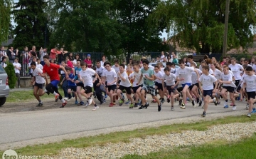Szanyban csaknem 130 iskolás vett részt az iskolai futóversenyen 