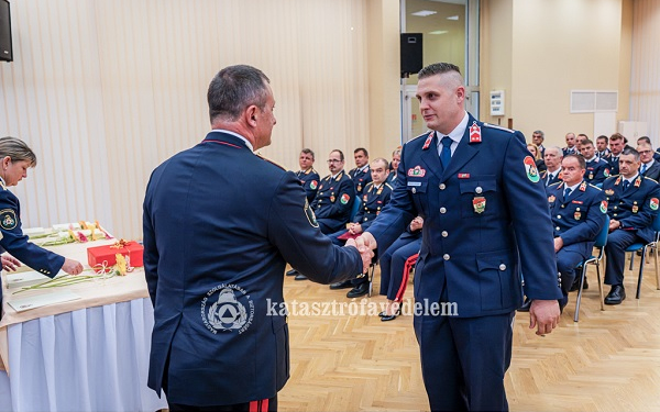 Országos ünnepségen jutalmazták a csornai tűzoltóság gépjárművezetőjét