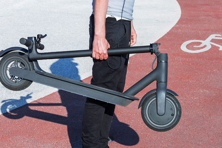 Új szabályok a rollerek vasúti szállításában