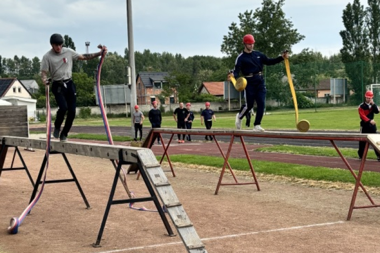 Hivatásos tűzoltók megyei versenye