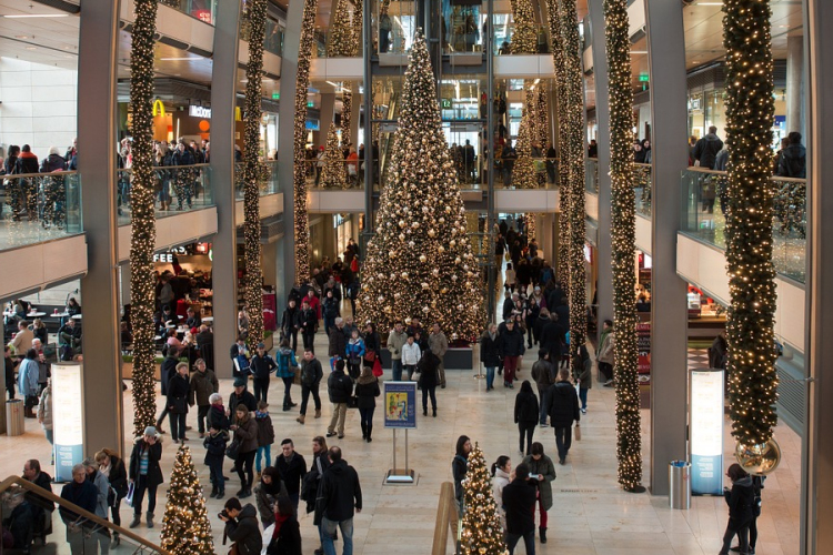 A tavalyi ezermilliárdnál is többet költhetünk decemberben