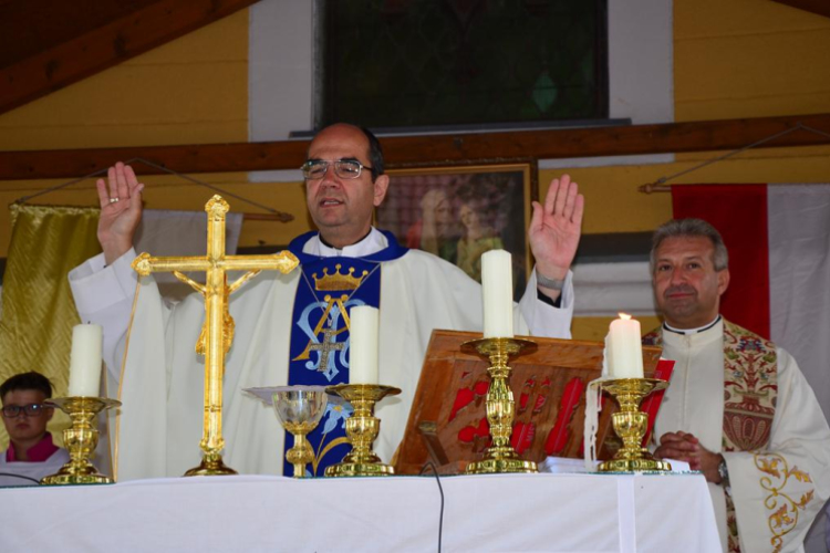 Szany, búcsú délelőtt a Szent Anna kápolnánál