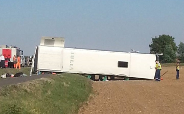 Két halálos áldozata van a győri kosarasok balesetének Kapuvár mellett