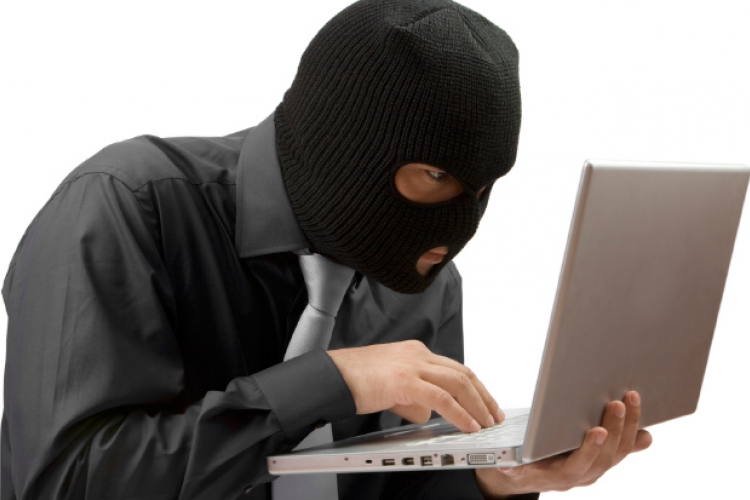 Érdemes lenne bevezetni a kétlépcsős azonosítást az internetes csalások ellen