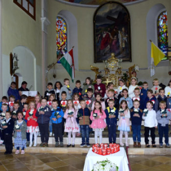 Anyáknapi ünnepség a szanyi templomban.