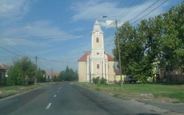 Ismét mutatják a pontos időt a a templom toronyórái Páliban