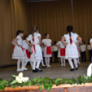 Óvodások és iskolások szereplése a Szanyi idősek farsangján.