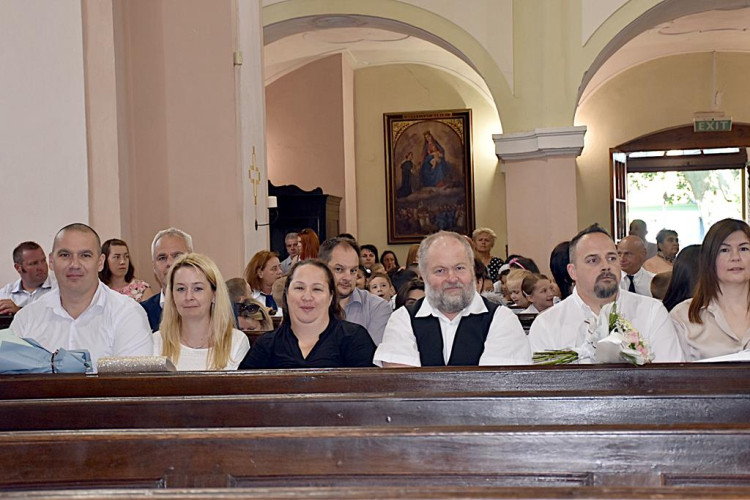 Ballagás és szentmise a Szany iskolában és templomban.