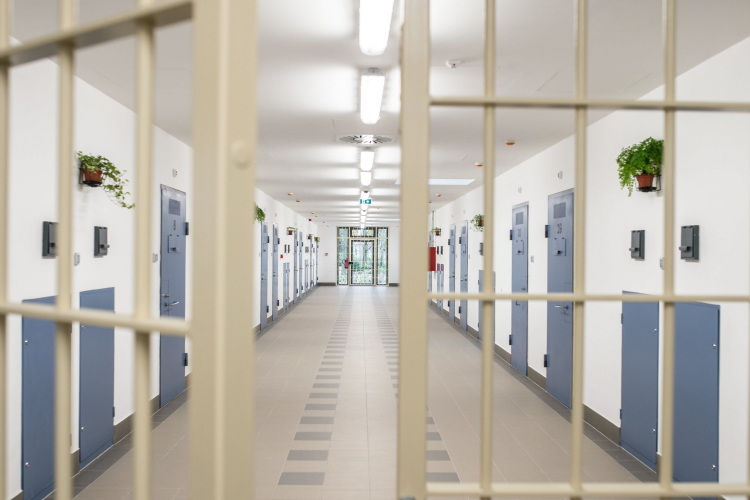 Megvert rab miatt tesz feljelentést egy börtönparancsnok