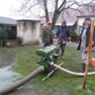 Belvíz elleni bevetésen a szanyi önkéntes tűzoltók