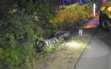 Ittasan, bukósisak nélkül hajtott árokba a rábapordányi motoros