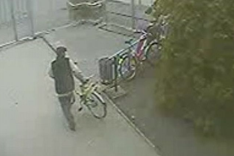 Újra kerékpártolvajt keres a rendőrség