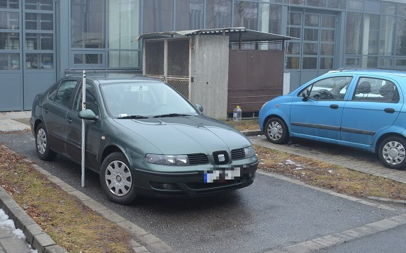 Kárt okozott, de továbbhajtott