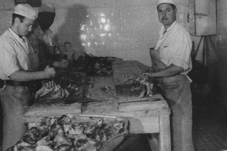 Közösségi oldalon siratják volt dolgozói a kapuvári húsgyárat
