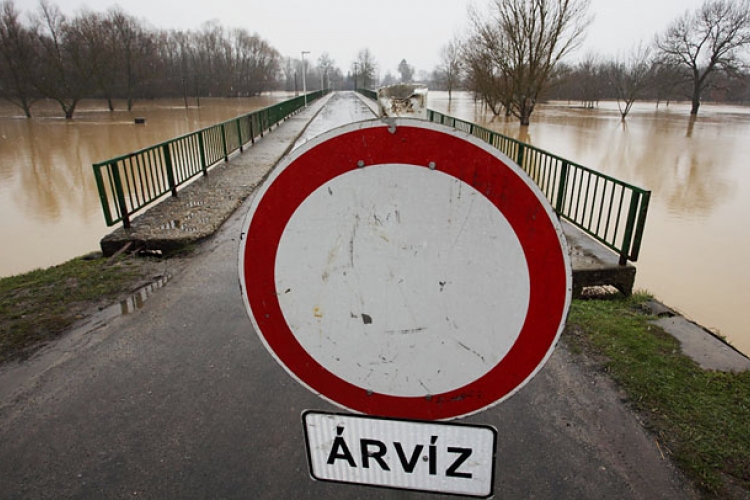 Árvíz – Újabb utat zártak le a Hernád áradása miatt