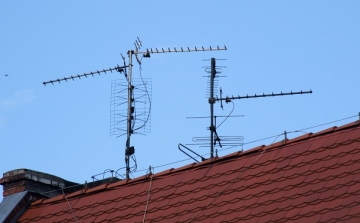 Holnapután már nem lehet hagyományos antennával tévézni