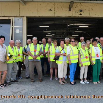 A  nyugdíjas dolgozók látogatása a Szanyban az Interfa Bútoripari Kft-nél.