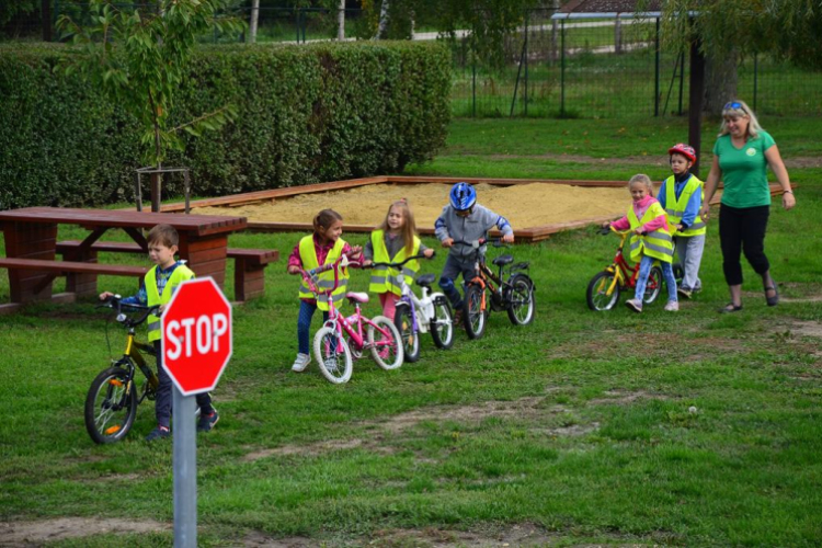 Kresz-Park átadása Szanyban a Kerekerdő Körzeti Óvodában