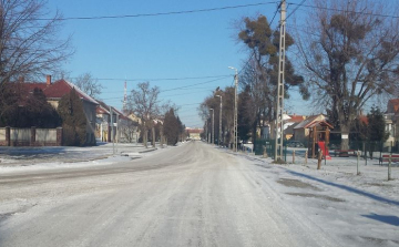 Reméljük, emberi csont és autó sem törik Csornán