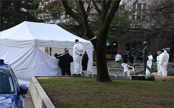 Meghalt két biztonsági őr egy aláírásgyűjtő sátorban Budapesten