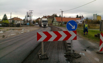 Újabb nehéz hetek várnak a Csornán közlekedőkre
